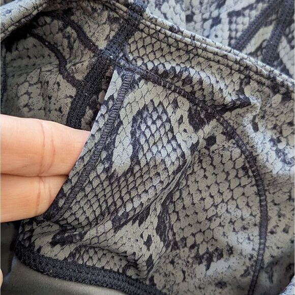 VARLEY Let's Go Leggings in Olive Snake | 7/8 Length, Size S‎ - Picture 12 of 15